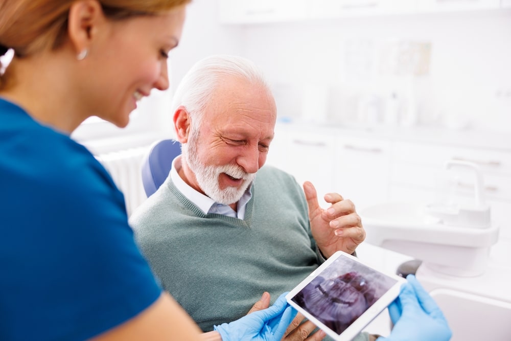 Les personnes âgées doivent aussi voir le dentiste régulièrement